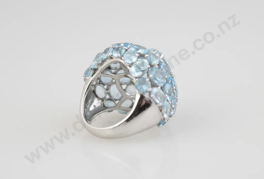 18ct White Gold Italian Topaz Cluster Dress Ring Image 1++