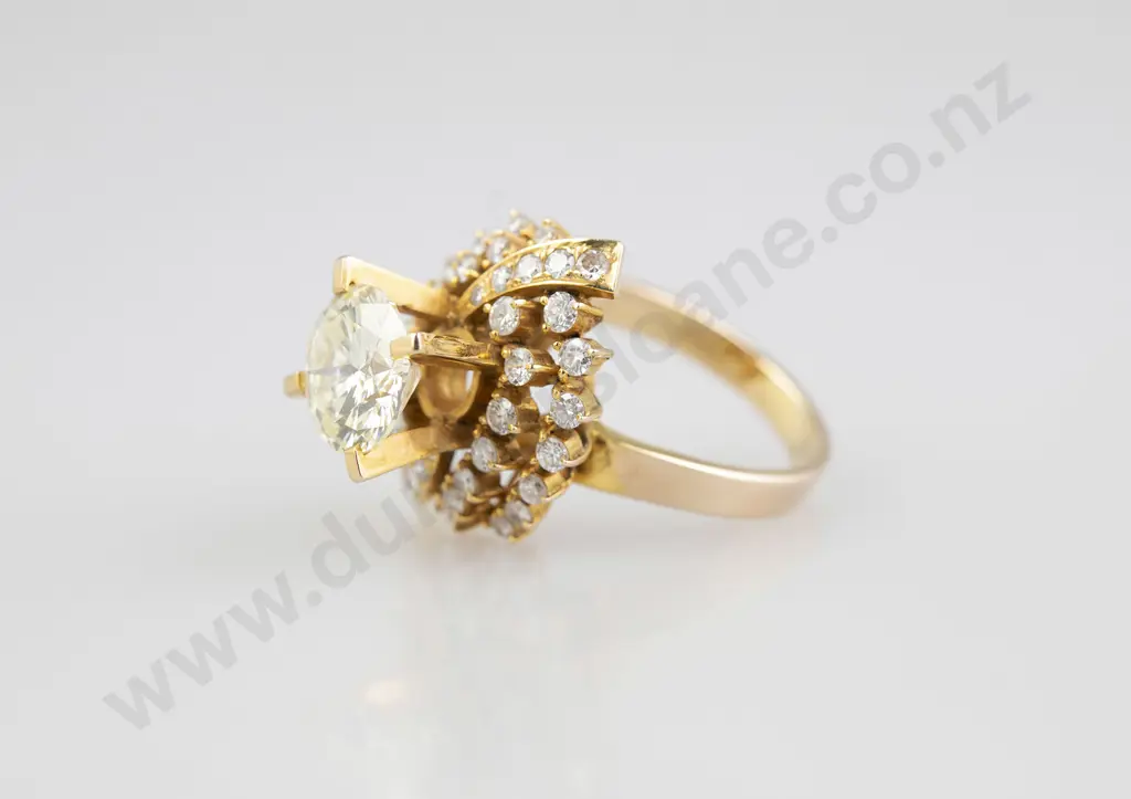 18ct 39stone Diamond Cluster Ring Image 1++