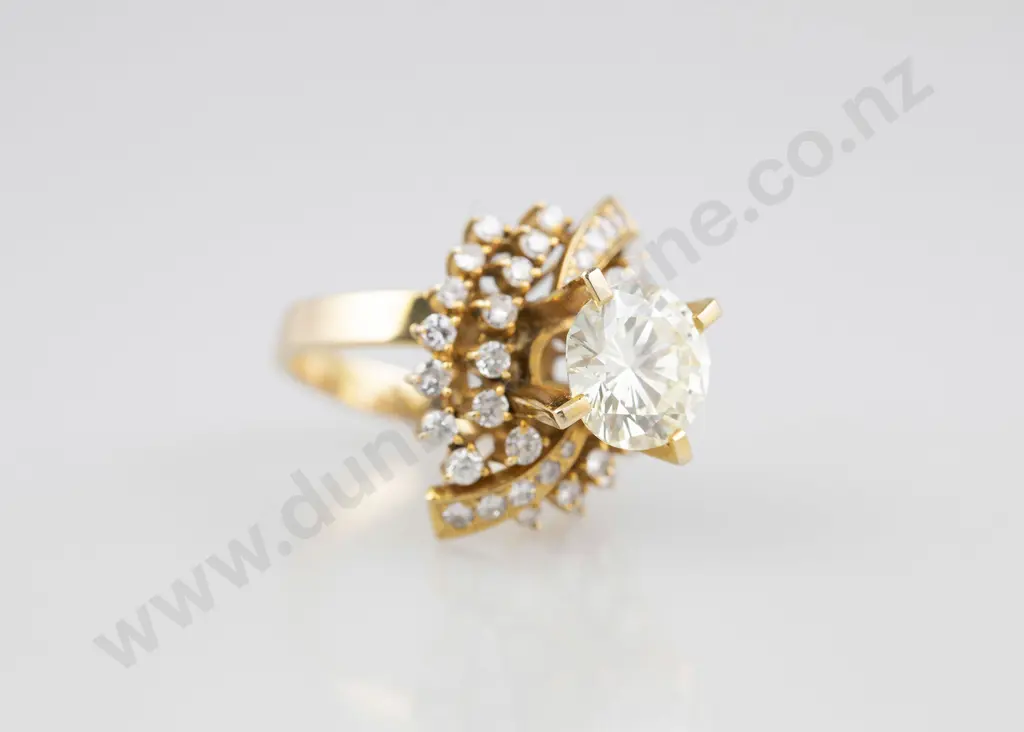18ct 39stone Diamond Cluster Ring Image 1++