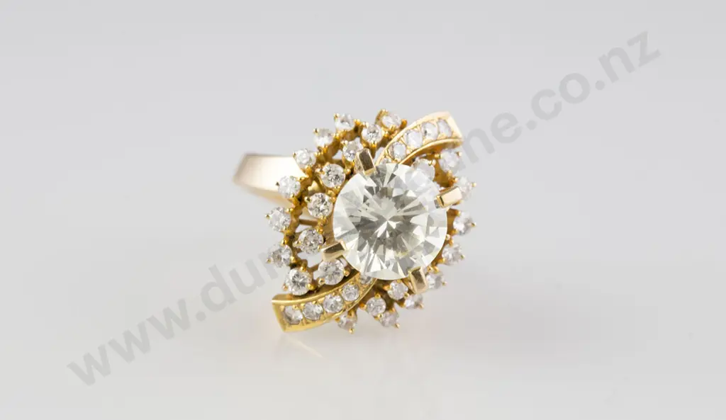 18ct 39stone Diamond Cluster Ring Image 1++