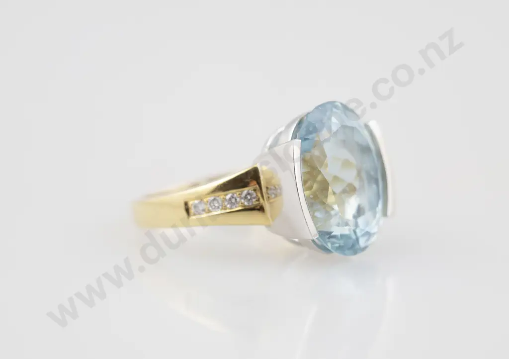 18ct Single Aquamarine Dress Ring Image 1++