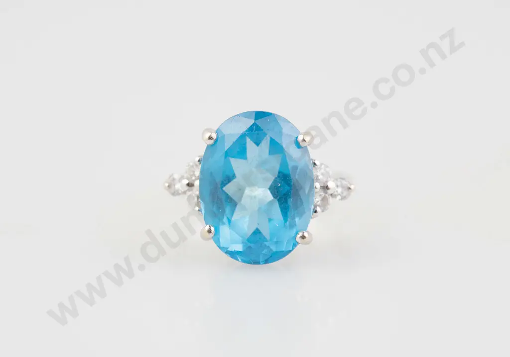 18ct Single Topaz Dress Ring Image 1++
