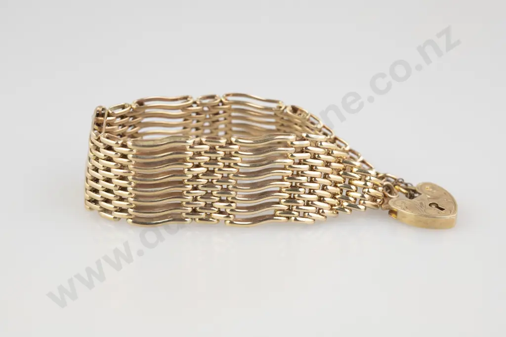 9ct Wide Gate Link Bracelet Image 1++