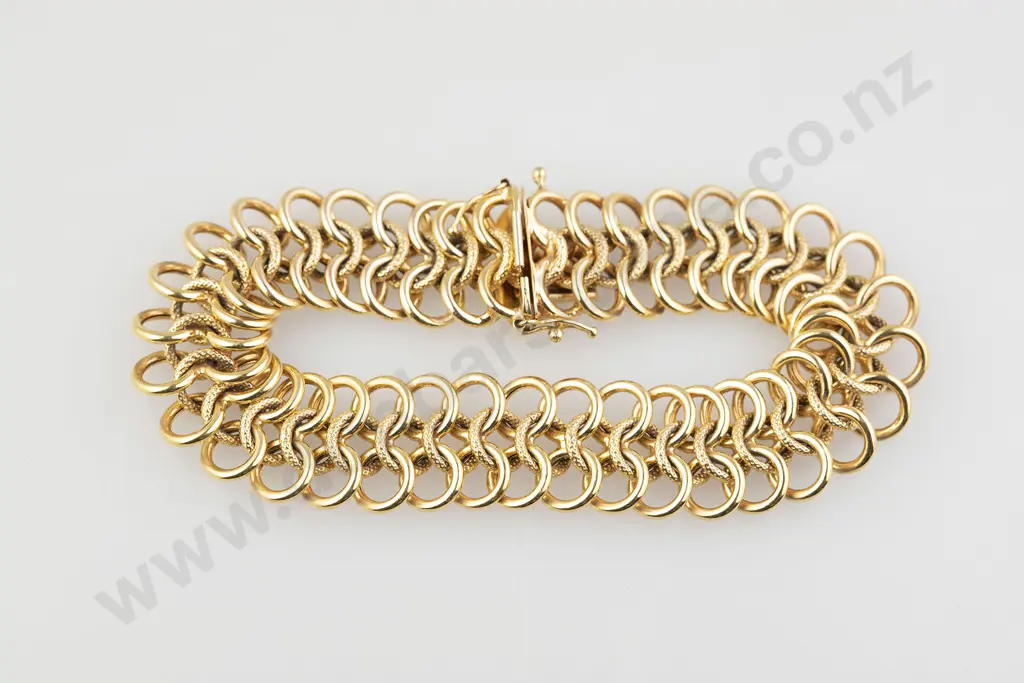 9ct Fancy Link Bracelet Image 1++