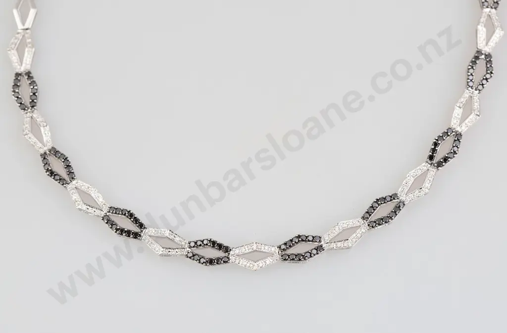 14ct White Gold 216stone Diamond Necklace Image 1++