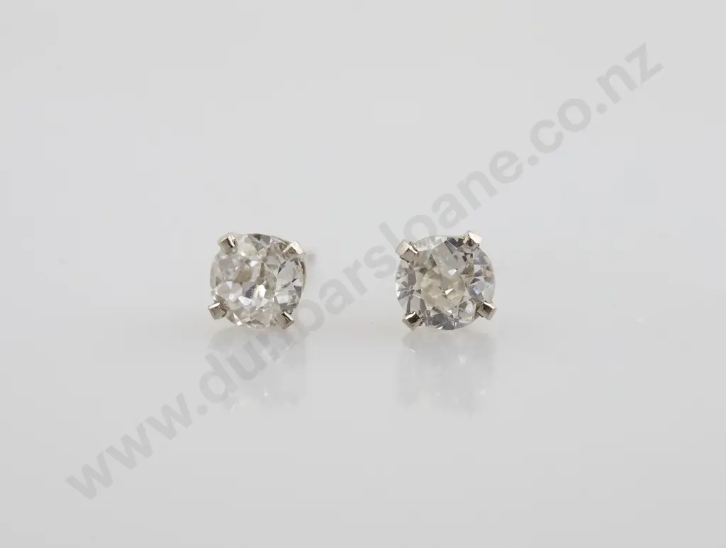 14ct White Gold Single Diamond Stud Earrings Image 1++