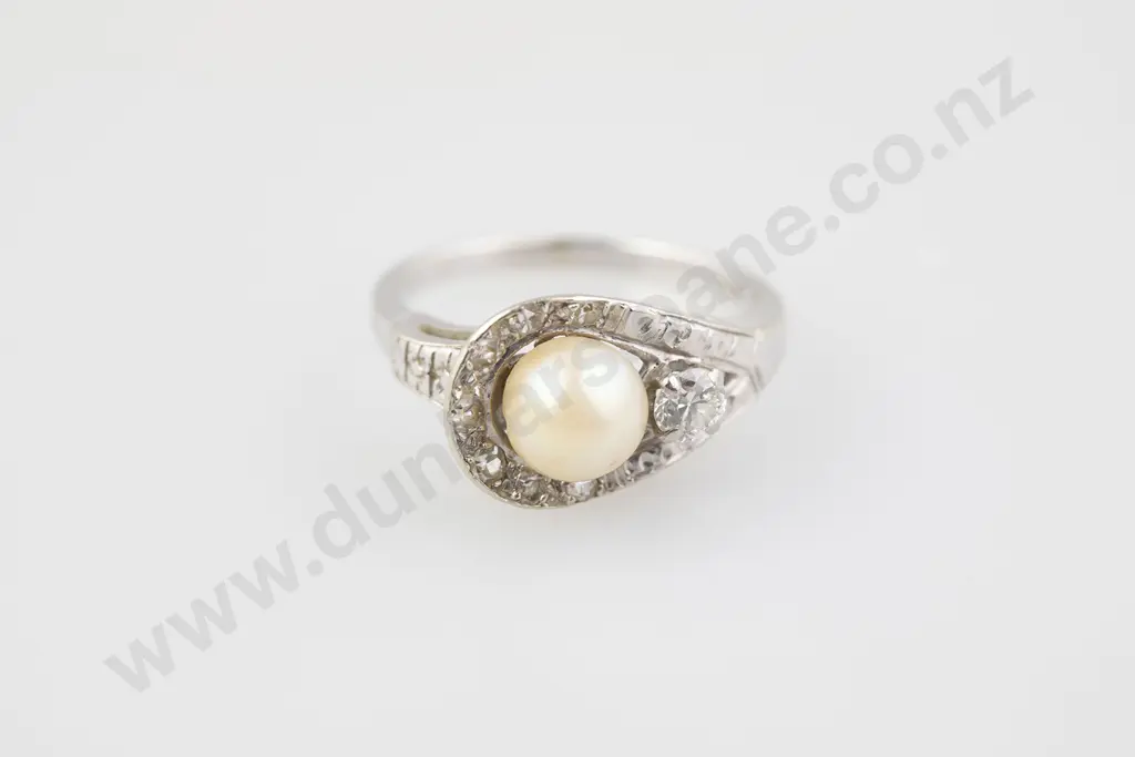14ct White Gold Single Pearl and Diamond Cluster Ring Image 1++