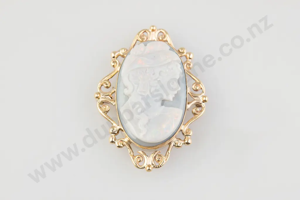 9ct Carved Opal Brooch Image 1++