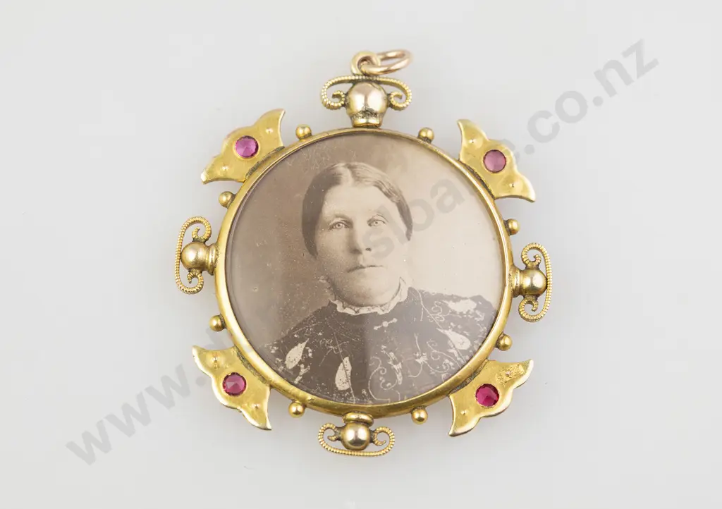 Late Victorian 9ct Double Sided Circular Photo Locket Image 1++