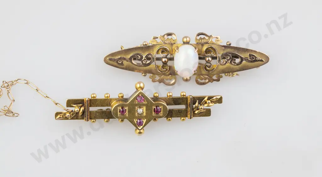 Two Late Victorian 15ct and 9ct Bar Brooches Image 1++