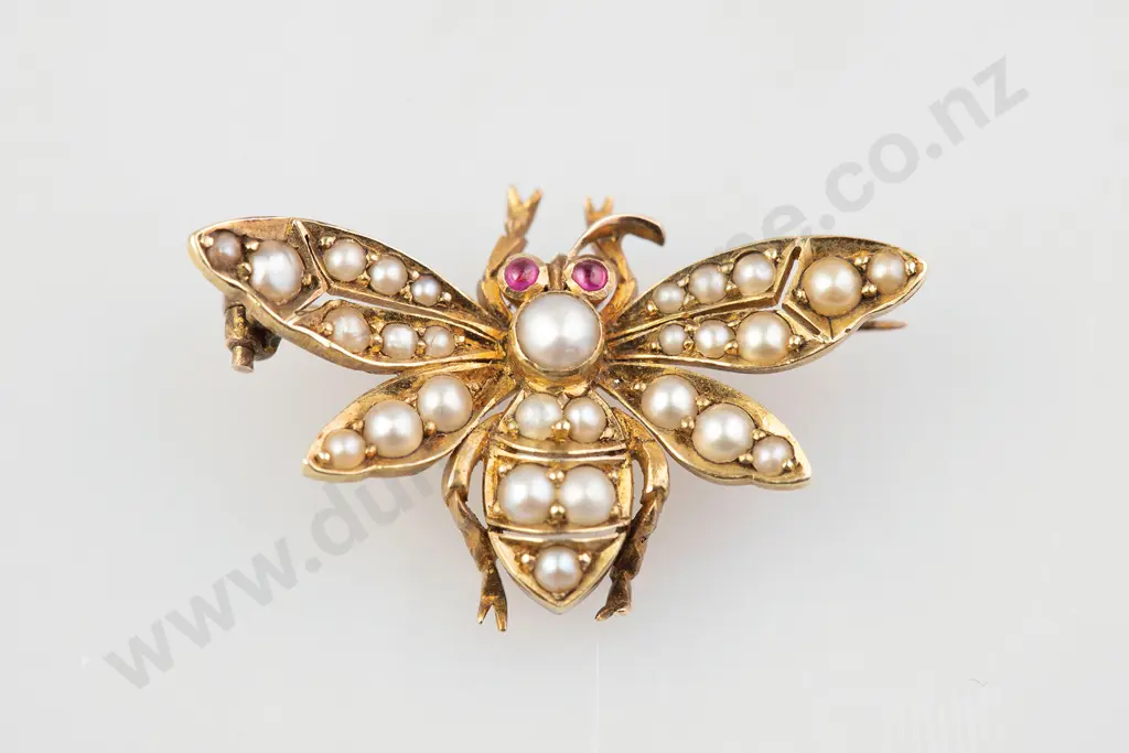 Late Victorian 9ct Bug Brooch Image 1++