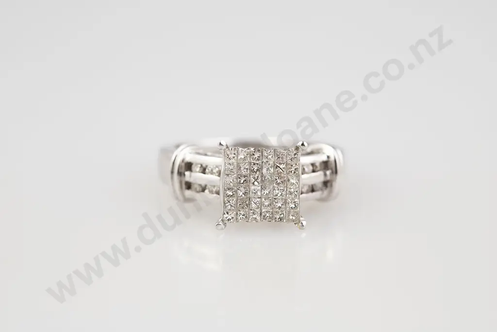 14ct White Gold 44stone Diamond Cluster Ring Image 1++