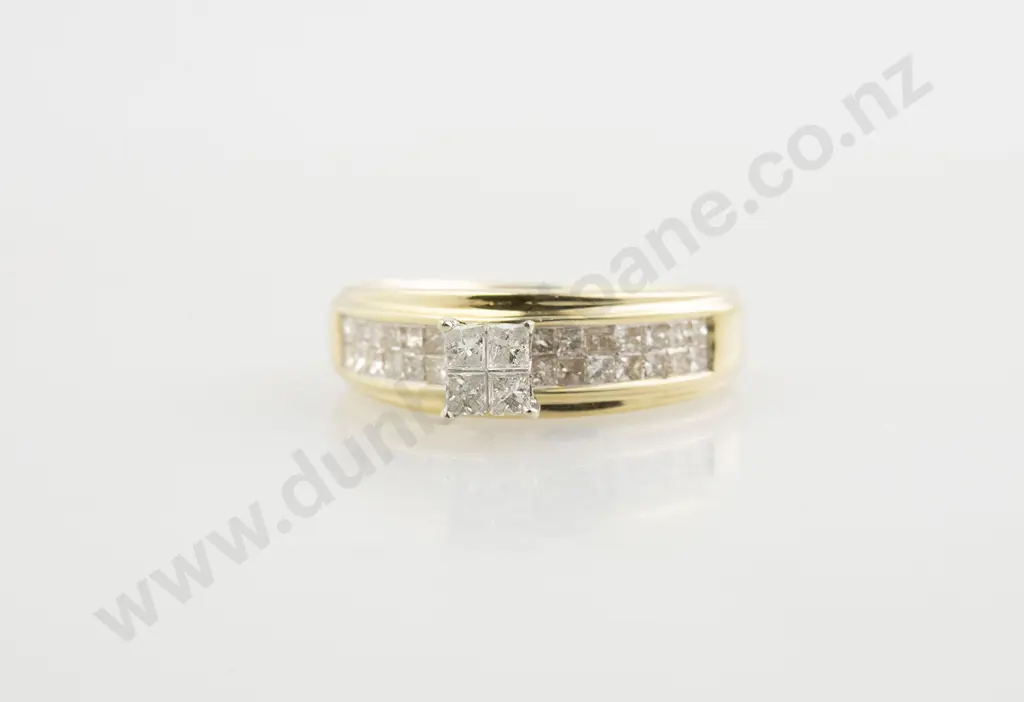 14ct White Gold 32stone Diamond Cluster Ring Image 1++