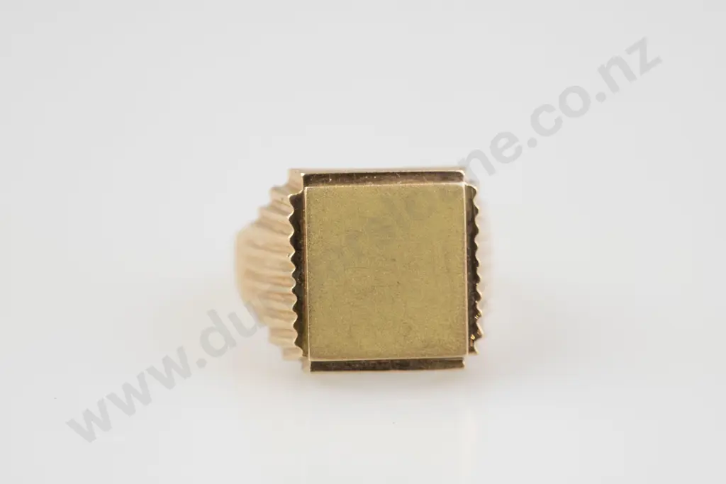 14ct Gents Dress Signet Ring Image 1++