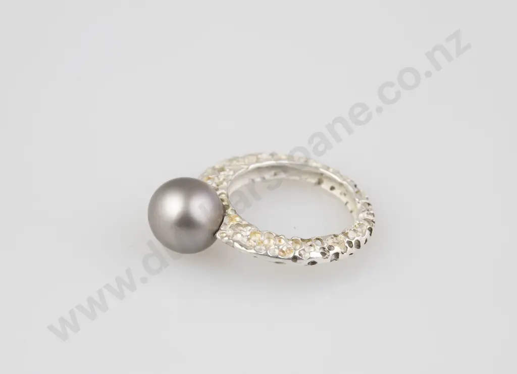 NZ Jeweller Sandra Schmid .925 Silver and Single Black Pearl Ring Image 1++