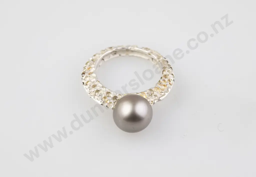 NZ Jeweller Sandra Schmid .925 Silver and Single Black Pearl Ring Image 1++