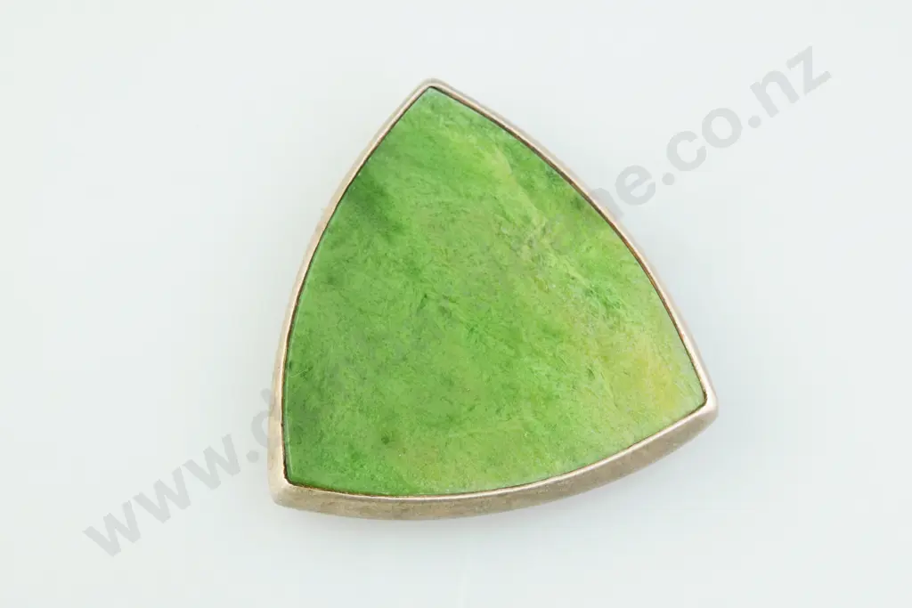 NZ Artist Jeweller Areta Wilkinson Greenstone Brooch Image 1++