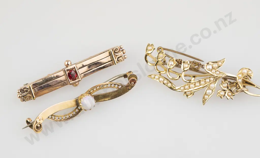 Edwardian 15ct Seed Pearl Floral Spray Bar Brooch Image 1++