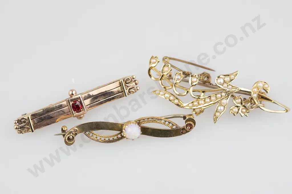 Edwardian 15ct Seed Pearl Floral Spray Bar Brooch Image 1++