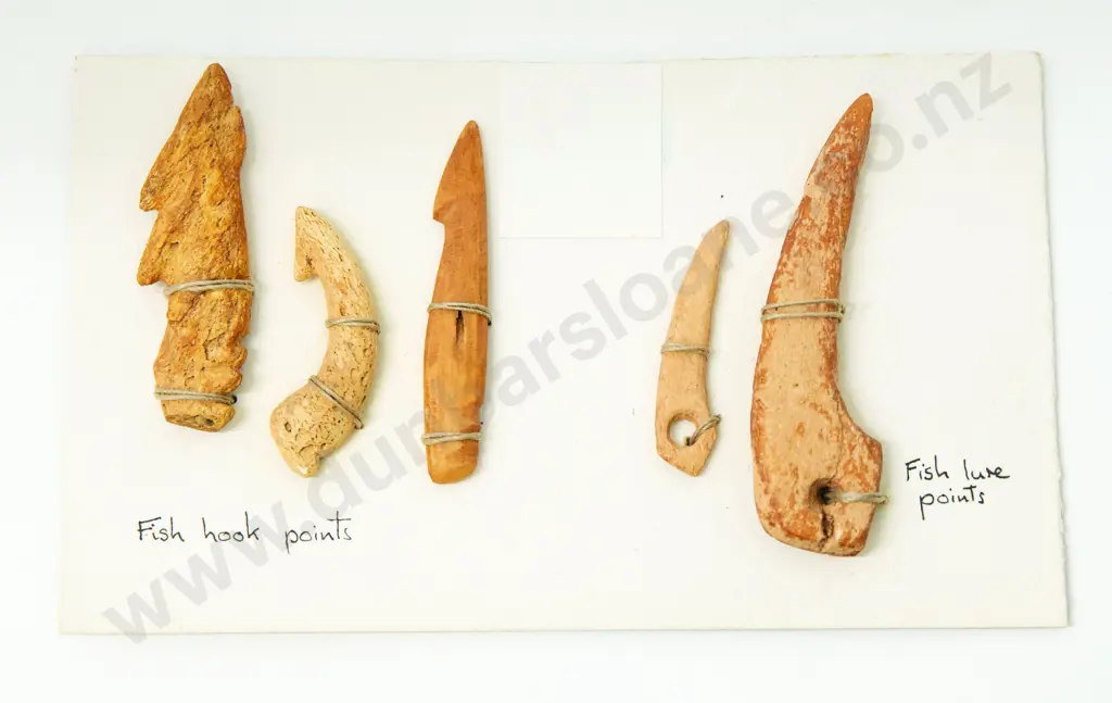 Collection C18/19th Five Bone Matau Fish Hooks and Lures (Y21125 - Y21129) Image 1++