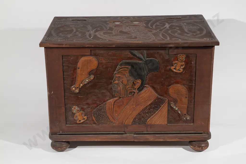 Late C19th/early C20th NZ Folk Art Carved Work Box Image 1++
