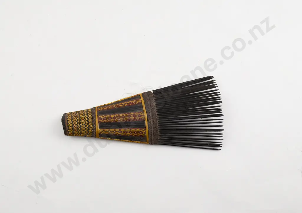 Pacific Island Finely Woven Hair Comb Image 1++