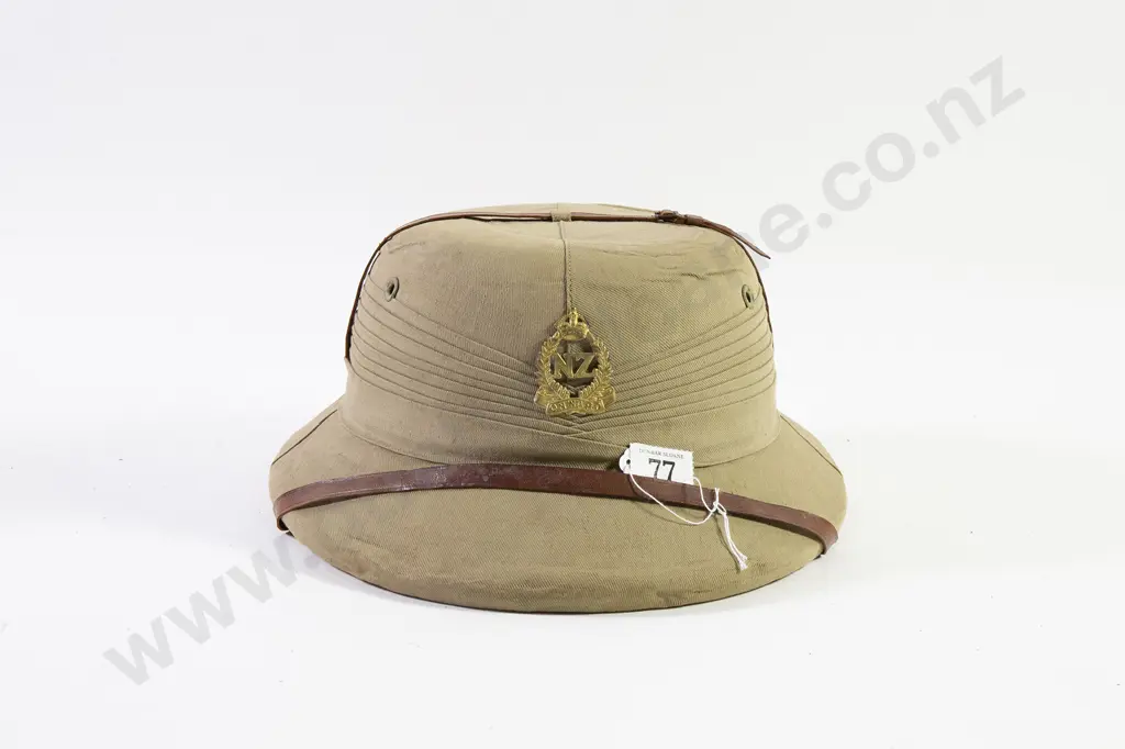 NZ WWII Pith Sun Helmet Image 1++