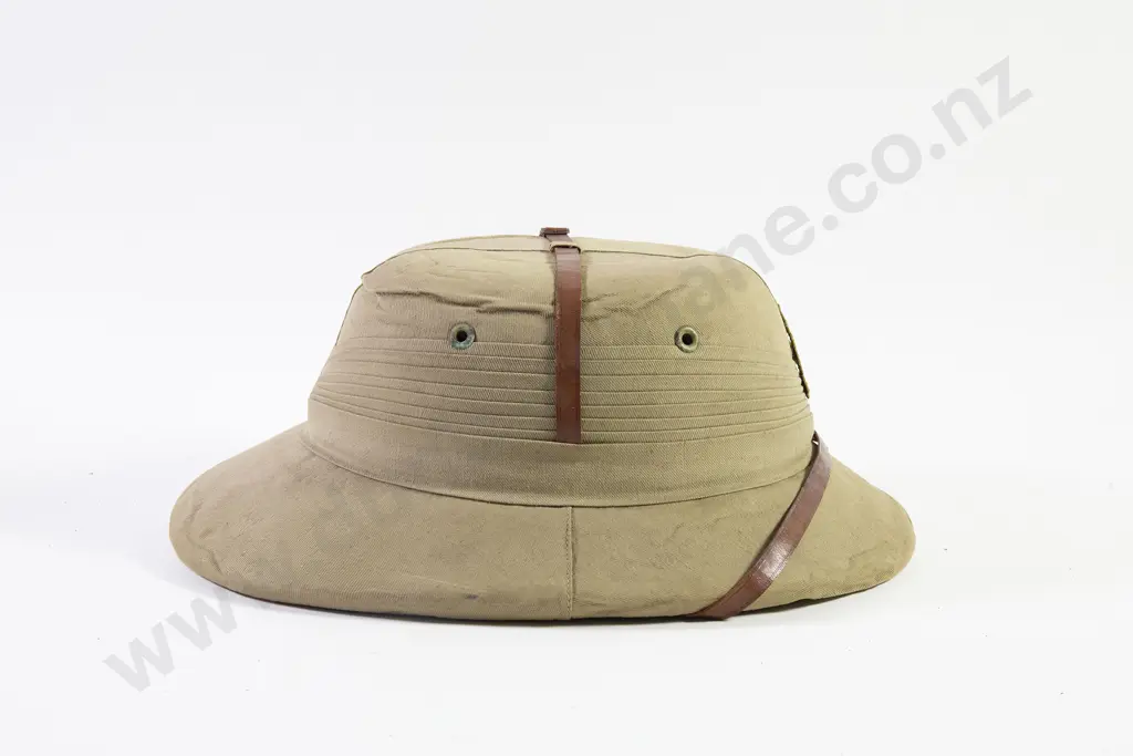 NZ WWII Pith Sun Helmet Image 1++