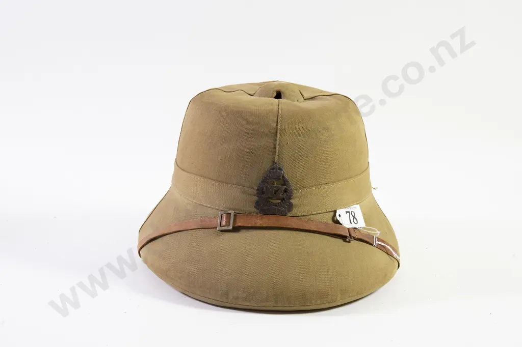 NZ WWII Pith Sun Helmet Image 1++