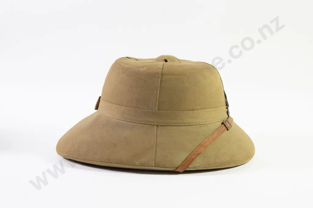 NZ WWII Pith Sun Helmet Image 1++