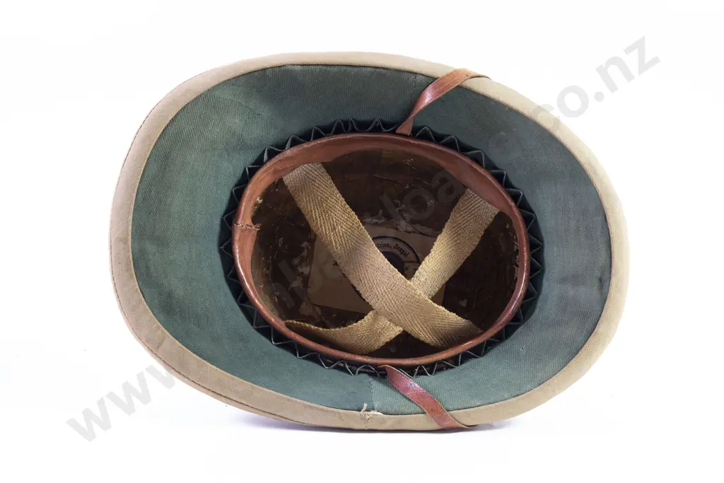 NZ WWII Pith Sun Helmet Image 1++