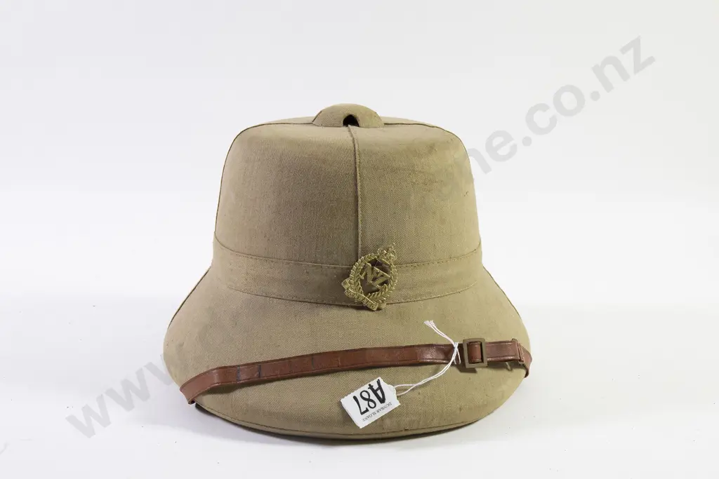 NZ WWII Pith Sun Helmet Image 1++