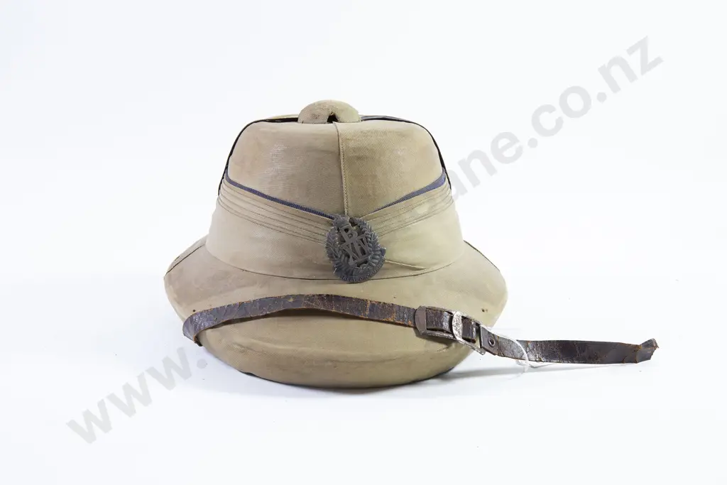 NZ WWII Pith Sun Helmet Image 1++