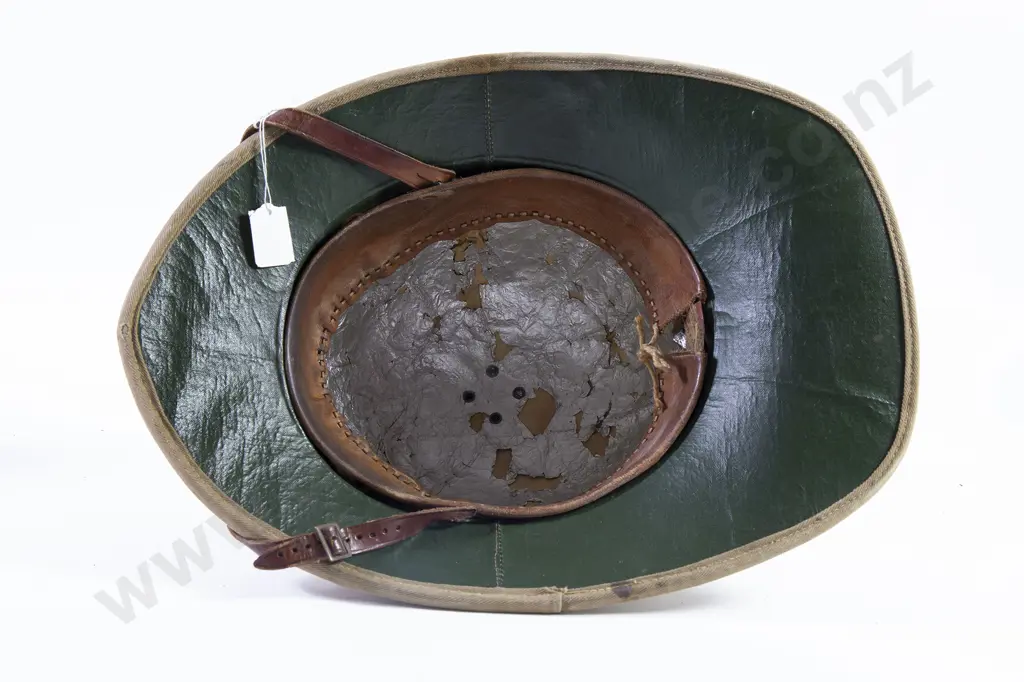 NZ WWII Pith Sun Helmet Image 1++