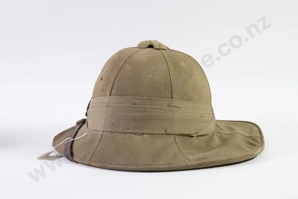 NZ WWII Pith Sun Helmet Image 1++