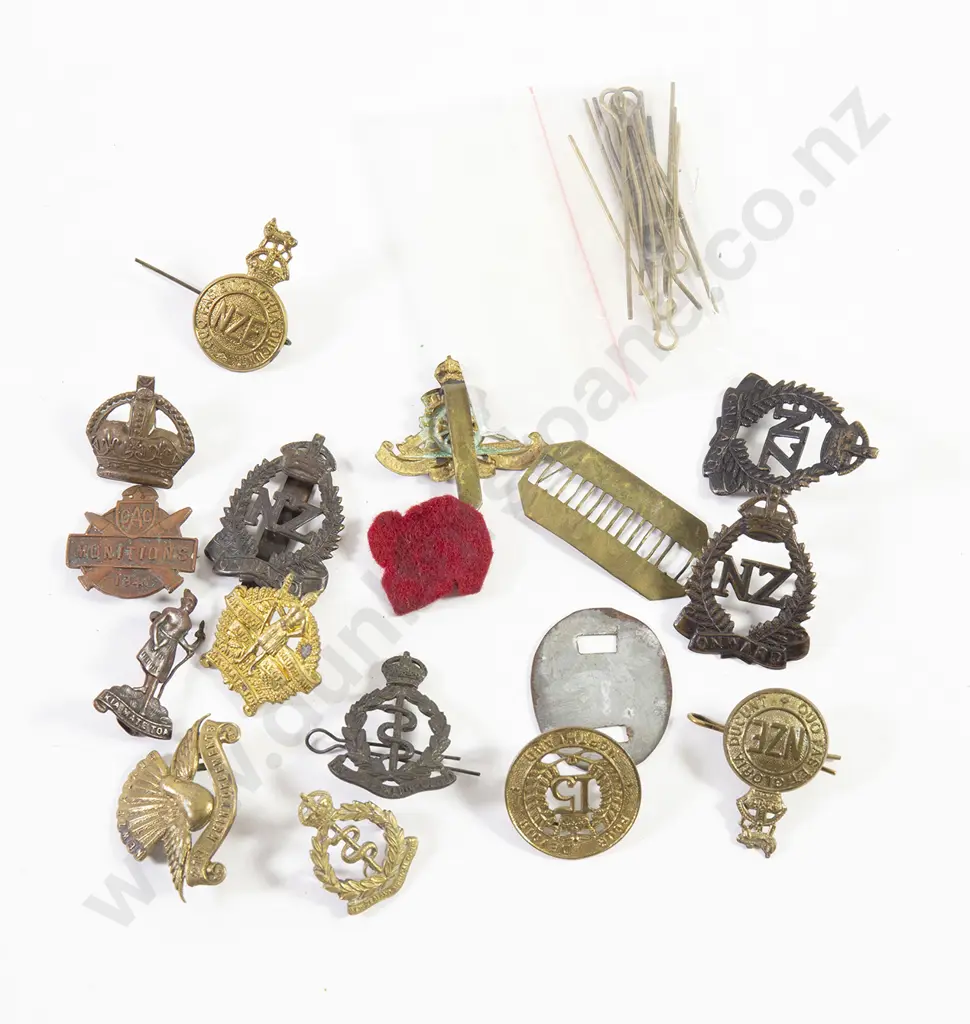 NZ Military Cap and Collar Badges Image 1++