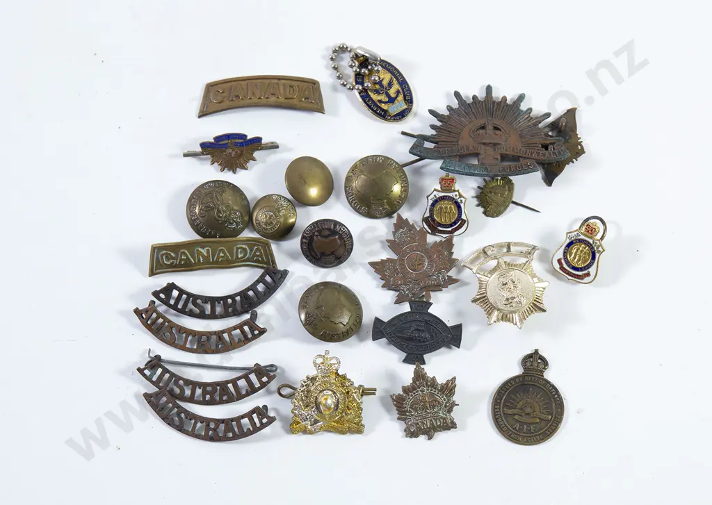 Small Collection Australia and Canada Military Badges and Buttons Image 1++