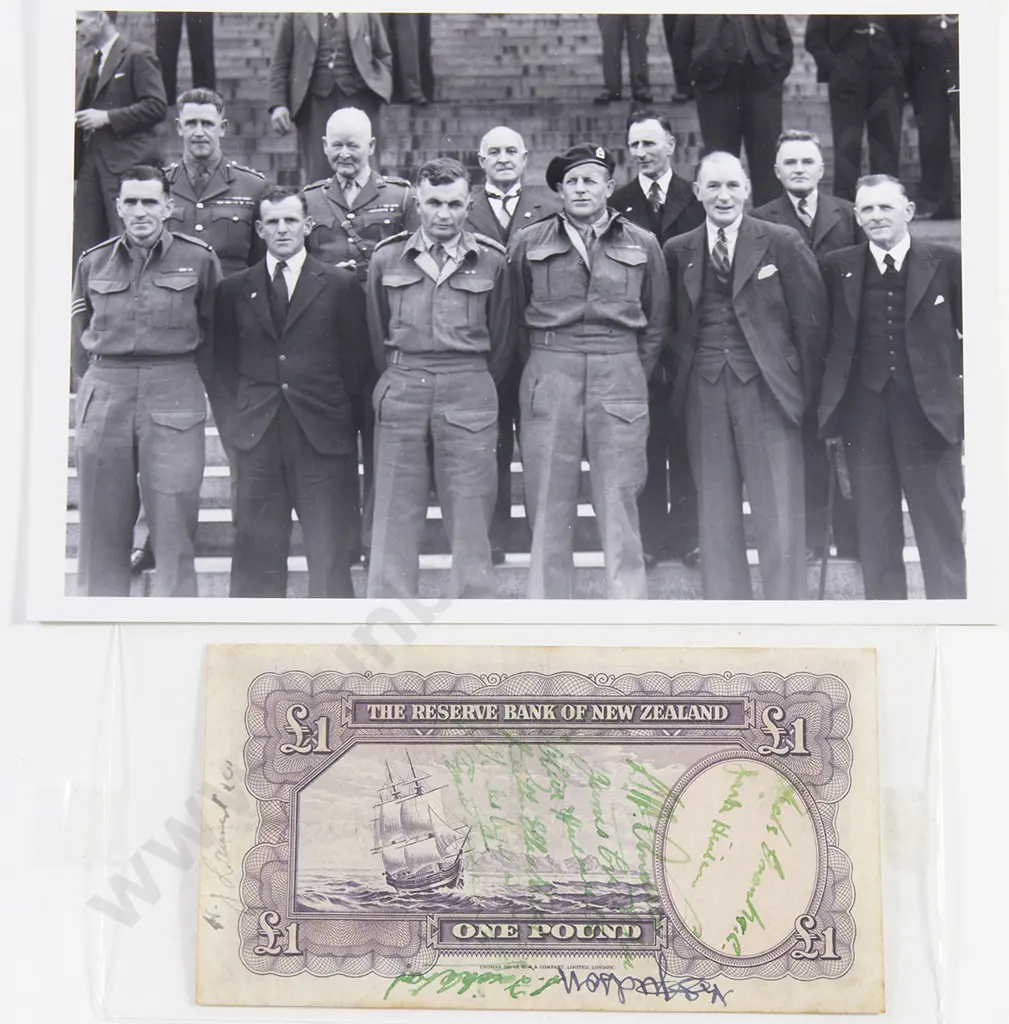 NZ One Pound Bank Note Signed By Eleven NZ VC Winners Image 1++
