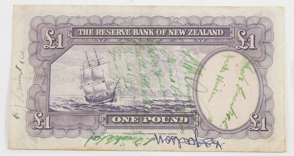 NZ One Pound Bank Note Signed By Eleven NZ VC Winners Image 1++