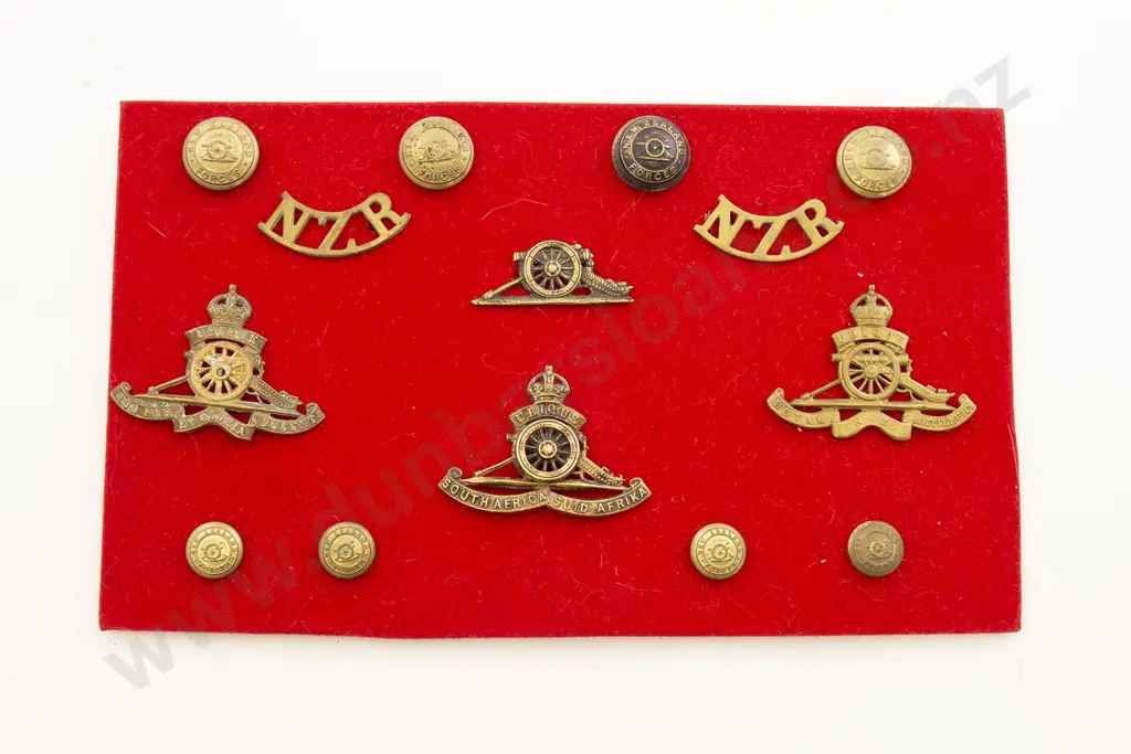 WWII NZ and Other Regimental Cap Badges and Buttons (26) Image 1++