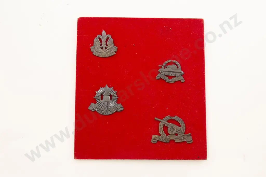 WWII NZ and Other Regimental Cap Badges and Buttons (26) Image 1++