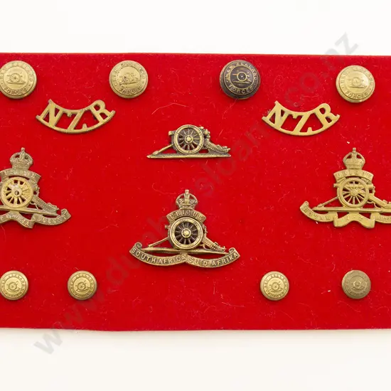 WWII NZ and Other Regimental Cap Badges and Buttons (26)