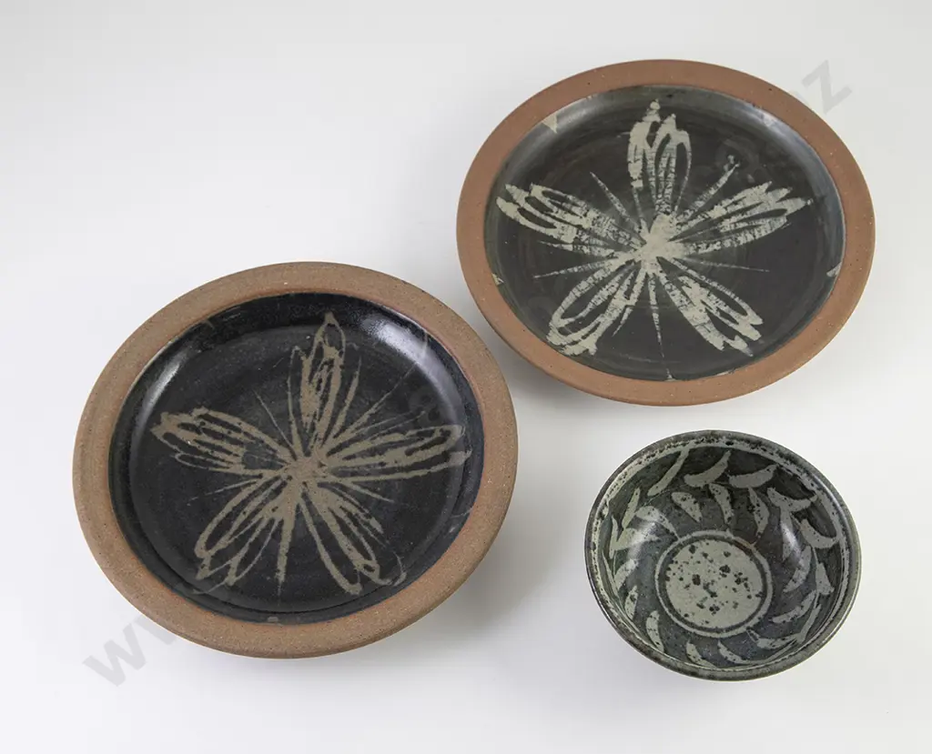 Mirek Smisek Pair of Plates and Small Bowl Image 1++