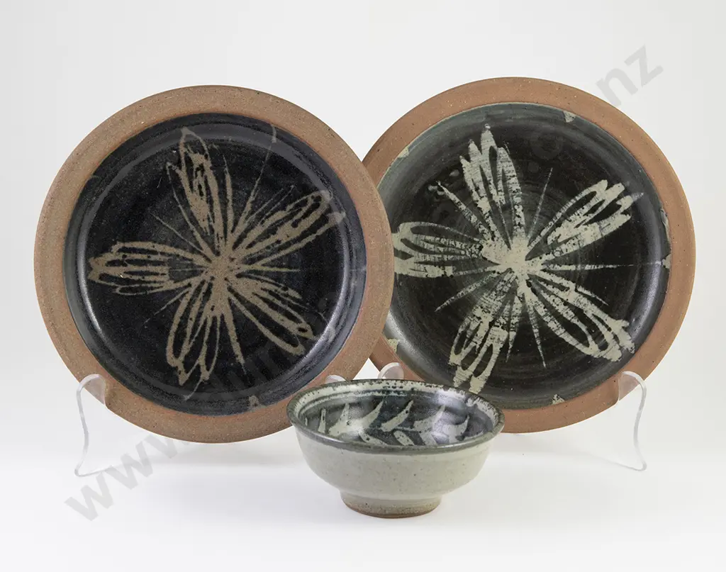 Mirek Smisek Pair of Plates and Small Bowl Image 1++