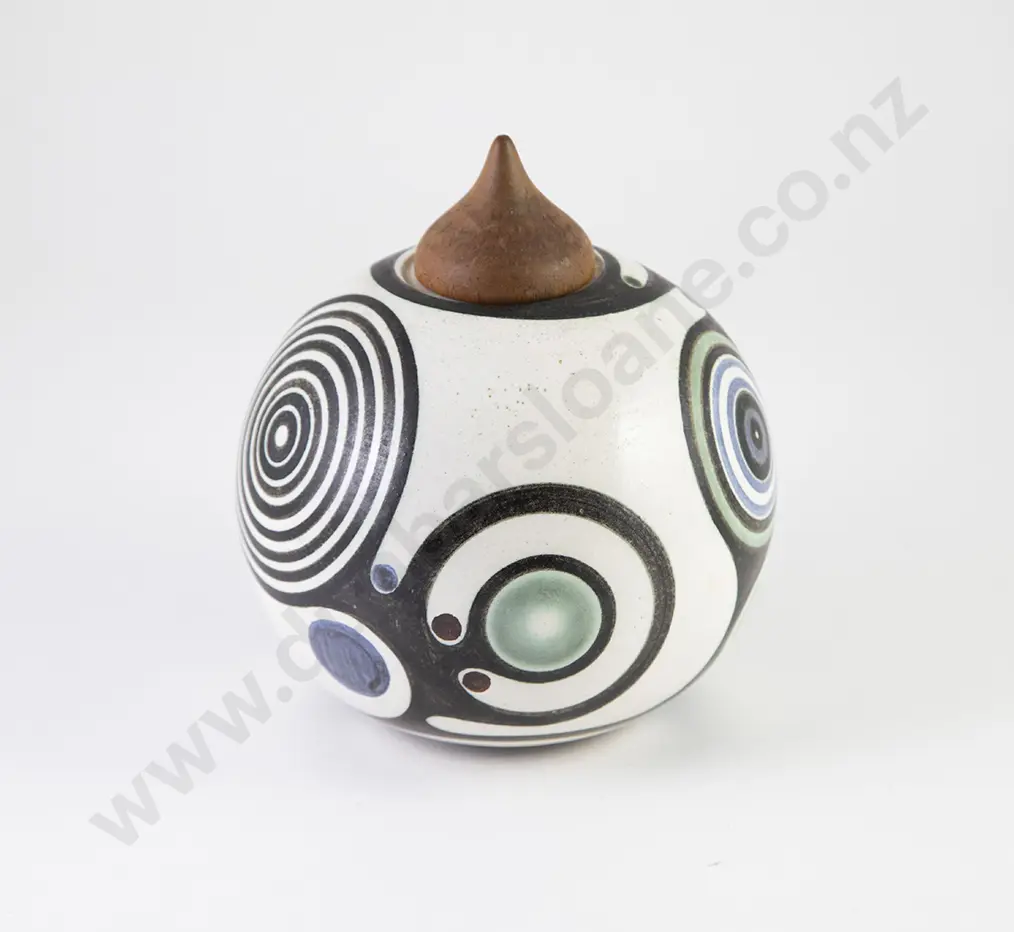 Anneke Borren Circular Lidded Pot Image 1++