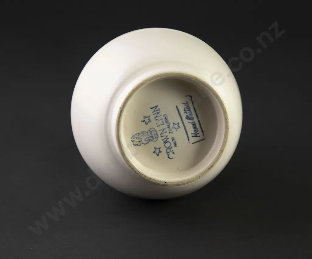 Crown Lynn Hand Potted Vase Image 1++