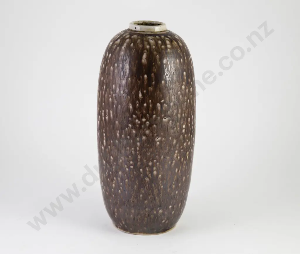 Len Castle Early Elongated Ovoid Vase Image 1++