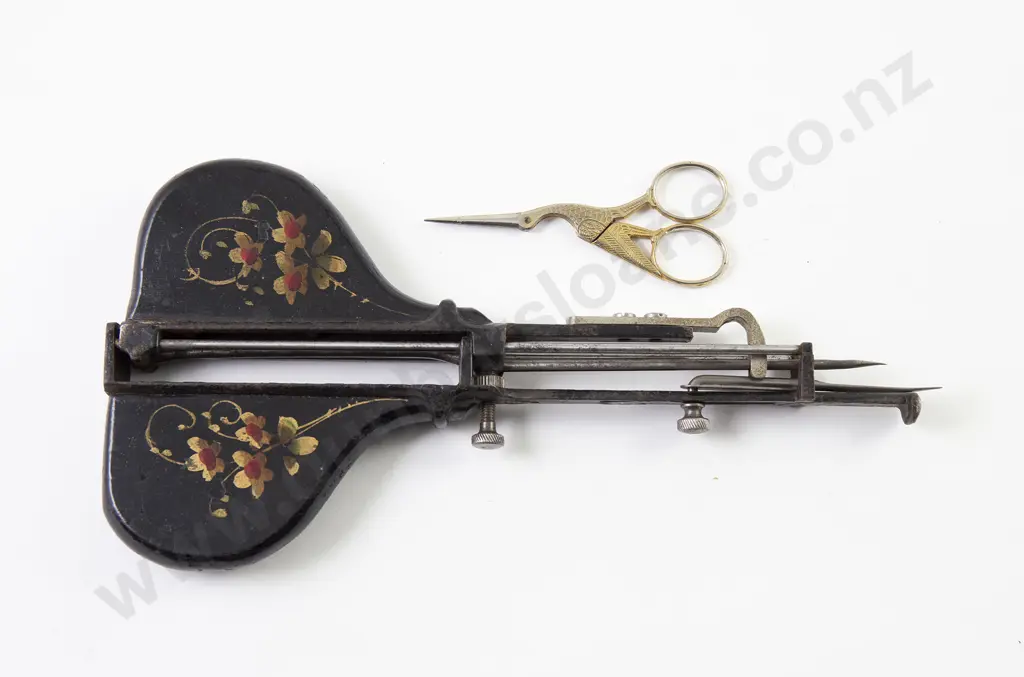Victorian Hook Rug Needle Shuttle Loom Sewing Tool Image 1++