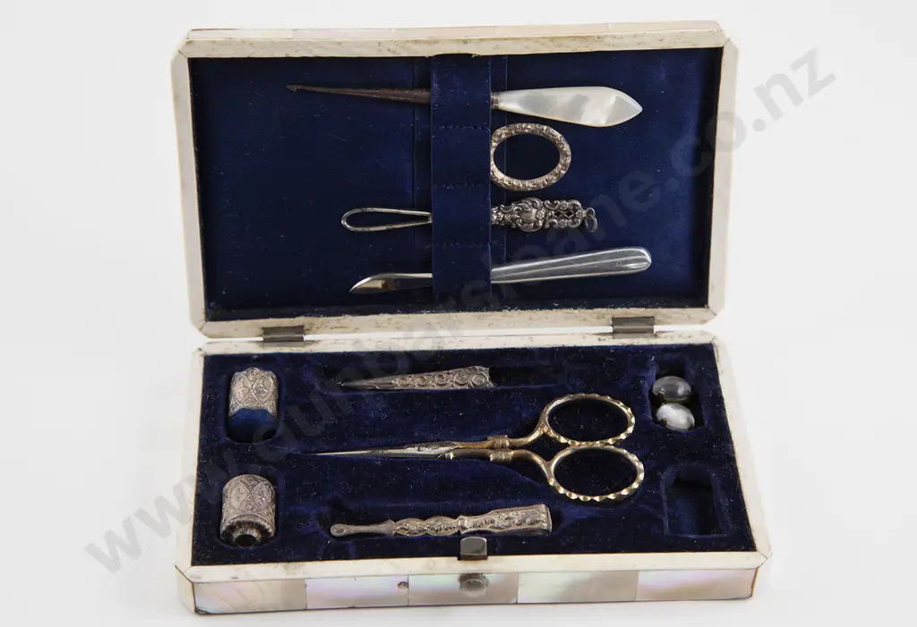 Victorian MOP Manicure Box Image 1++