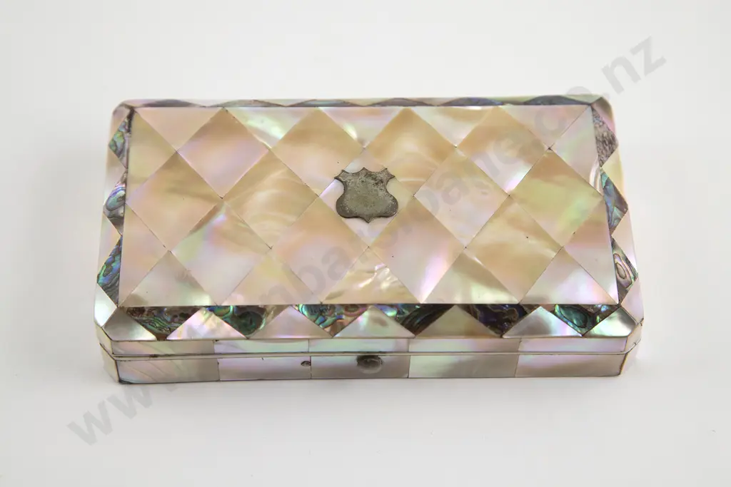 Victorian MOP Manicure Box Image 1++